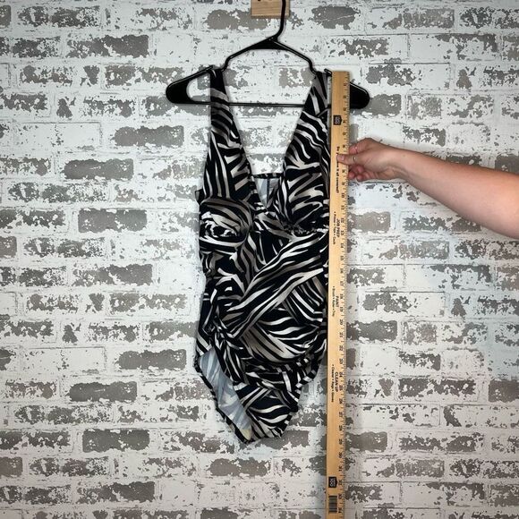 Miracle suit | women one piece black patterned swimsuit - Picture 9 of 11